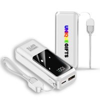 10000 mAh - power banka VOLTORA, s QC 22,5 W, displejem a vložen&yacute;m kabelem v poutku