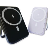 5000 mAh - magnetick&aacute; power banka s 15W bezdr&aacute;tov&yacute;m nab&iacute;jen&iacute;m a PD 20 W, se stoj&aacute;nkem