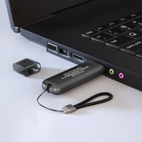 PŘENOSNÝ KOVOVÝ VYSOKORYCHLOSTNÍ SSD DISK (USB 3.1), S LANYARDEM