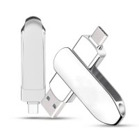 Otočný přenosný SSD disk s konektory USB-C a USB-A