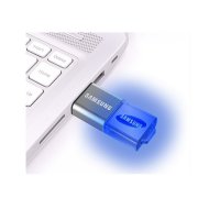 VÝSUVNÝ USB FLASH DISK S LED PODSVÍCENÝM LOGEM