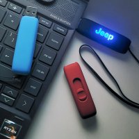 VÝSUVNÝ POGUMOVANÝ USB FLASH DISK S LED LOGEM