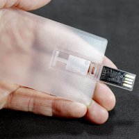 CRYSTAL USB FLASH DISK VE FORMÁTU KREDITNÍ KARTY